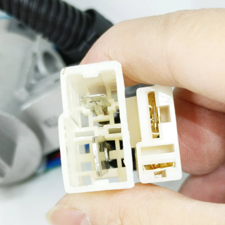 Contact cheie pornire Topautochei® pentru Iveco, 4 butuci usa, 2 chei incluse, 4837683 41040470 504026642